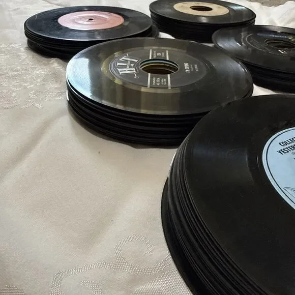 Lot of 100 Vintage 7" Vinyl Records 45 RPM Singles Crafts Decor Projects - Picture 8 of 9